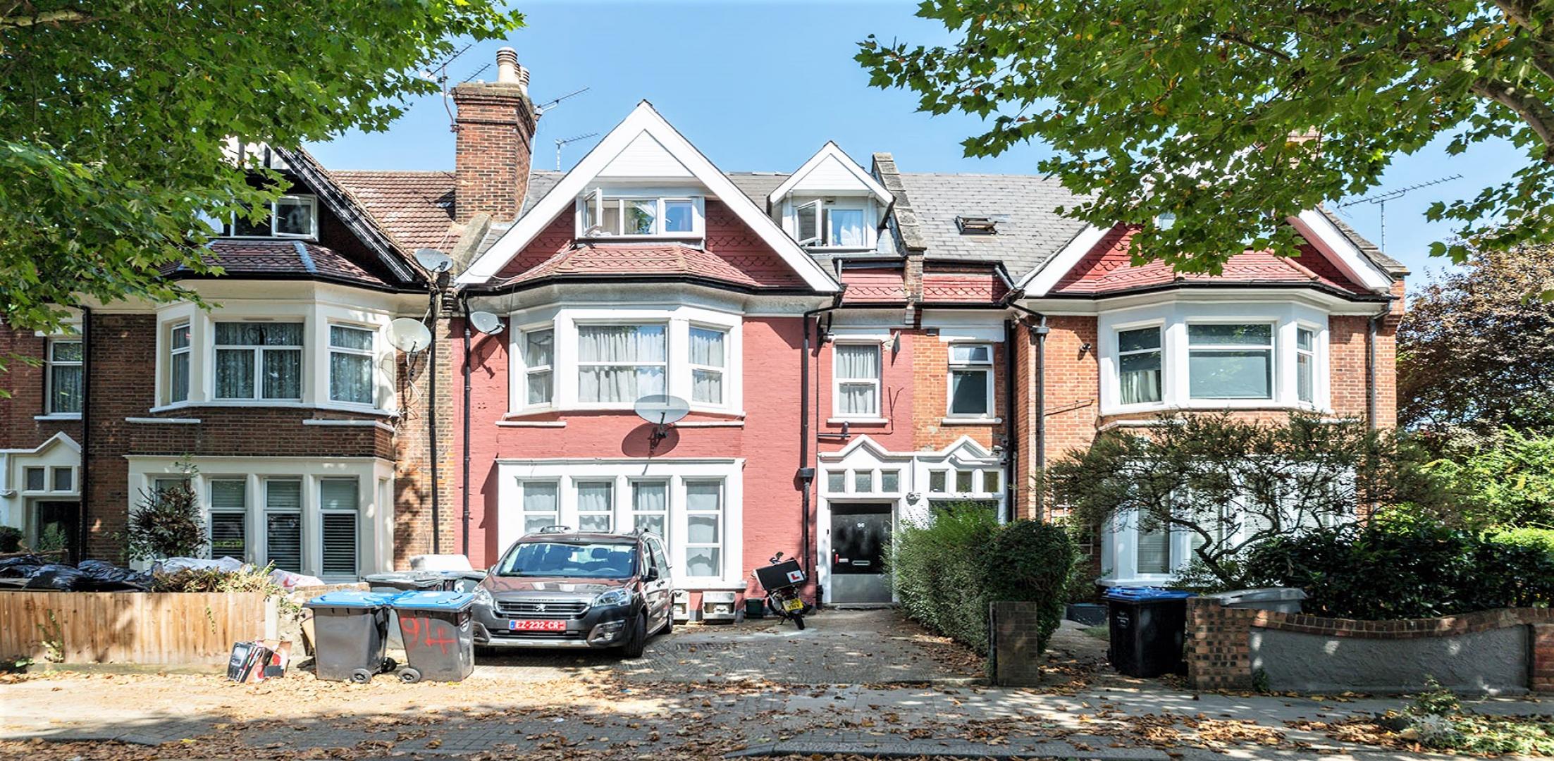 			3 Bedroom, 2 bath, 1 reception Flat			 Blenheim Gardens, Willesden Green